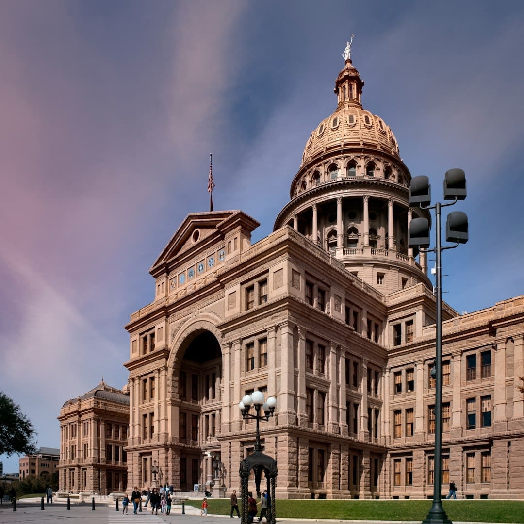 Illinois support animal — a large building with a dome on top of it